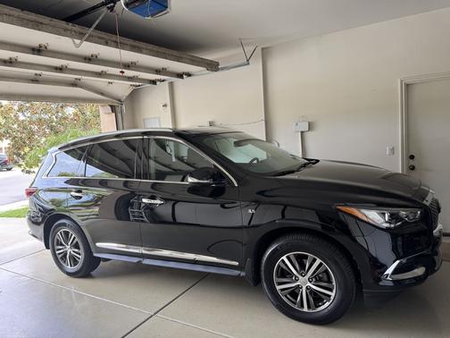 Black 2017 INFINITI QX60 Base