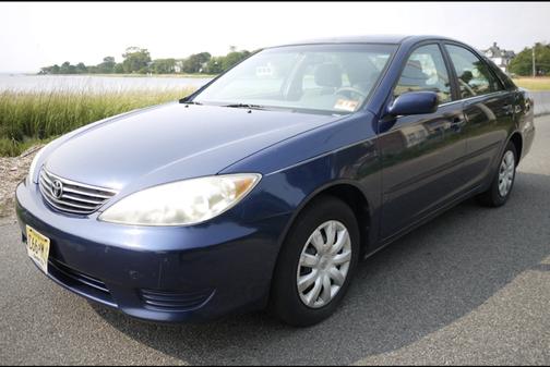 Blue 2005 Toyota Camry LE
