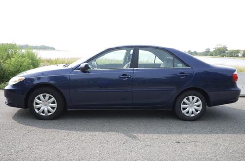 Blue 2005 Toyota Camry LE