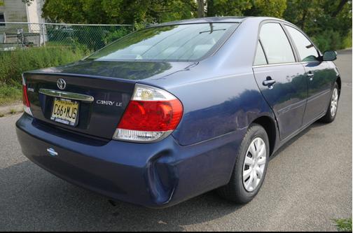 Blue 2005 Toyota Camry LE