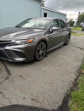 Gray 2018 Toyota Camry SE