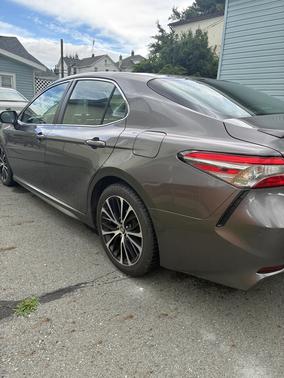 Gray 2018 Toyota Camry SE