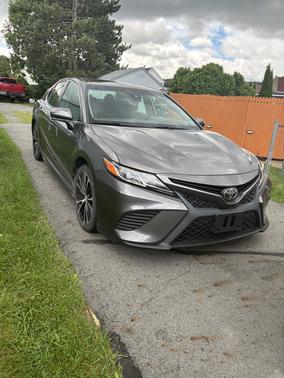 Gray 2018 Toyota Camry SE