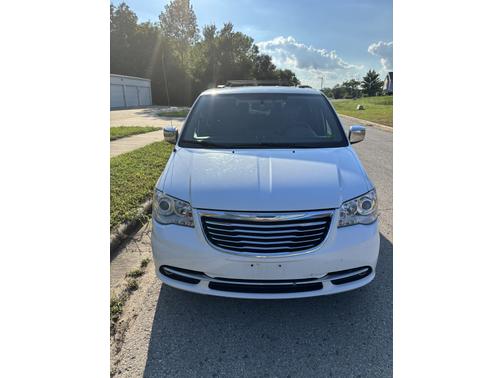 2015 Chrysler Town & Country Limited Platinum