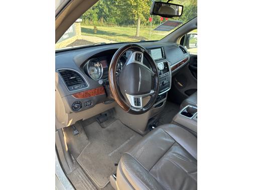 2015 Chrysler Town & Country Limited Platinum