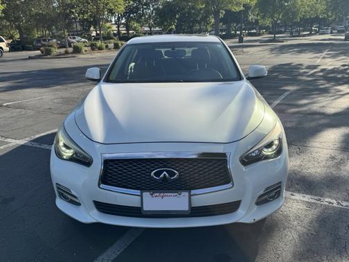 White 2015 INFINITI Q50 Premium