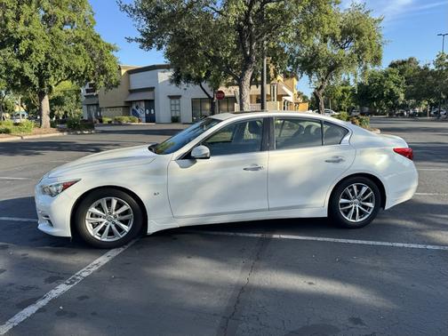 White 2015 INFINITI Q50 Premium
