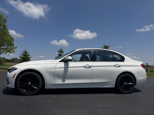 White 2018 BMW 330 i xDrive