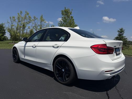 White 2018 BMW 330 i xDrive