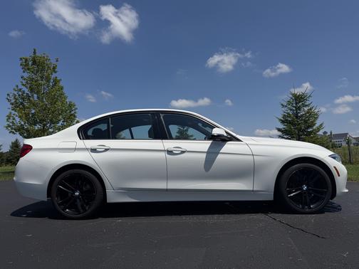 White 2018 BMW 330 i xDrive