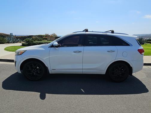 White 2016 Kia Sorento SXL