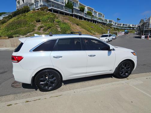 White 2016 Kia Sorento SXL