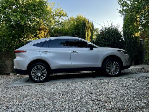 2022 Toyota Venza XLE