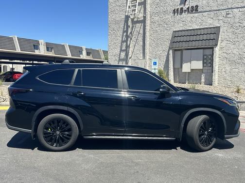 2021 Toyota Highlander Hybrid Platinum