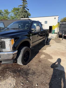 Black 2017 Ford F-250 XLT
