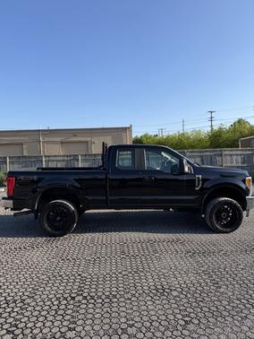 Black 2017 Ford F-250 XLT
