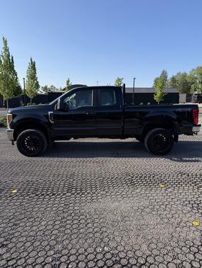 Black 2017 Ford F-250 XLT
