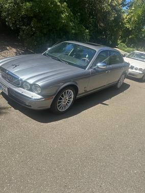 Gray 2007 Jaguar XJ8 L