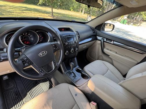 2011 Kia Sorento LX