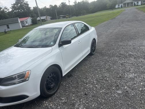 White 2014 Volkswagen Jetta TDI
