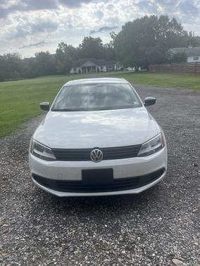 White 2014 Volkswagen Jetta TDI