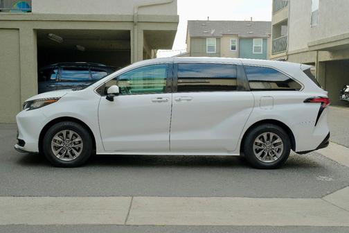 White 2022 Toyota Sienna LE