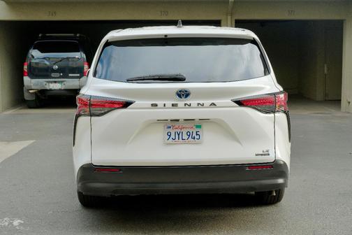 White 2022 Toyota Sienna LE