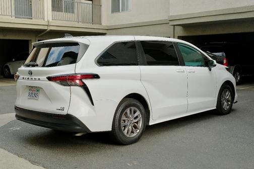 White 2022 Toyota Sienna LE