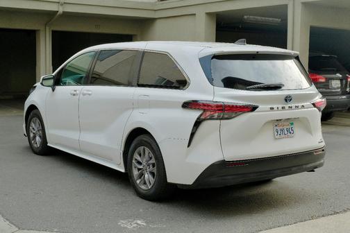 White 2022 Toyota Sienna LE