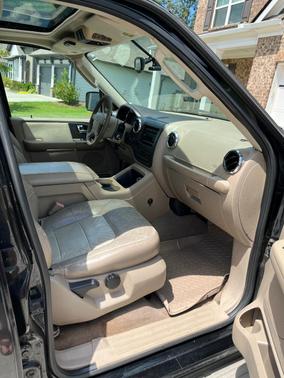 Black 2005 Ford Expedition King Ranch