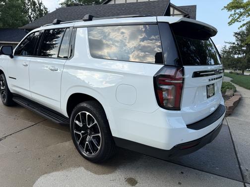 2023 Chevrolet Suburban RST