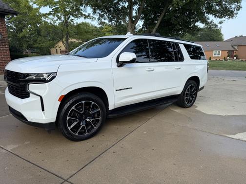 2023 Chevrolet Suburban RST
