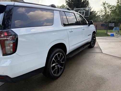 2023 Chevrolet Suburban RST
