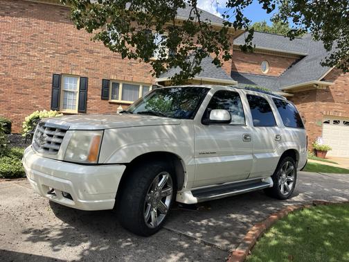 White 2002 Cadillac Escalade Base