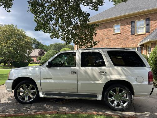 White 2002 Cadillac Escalade Base