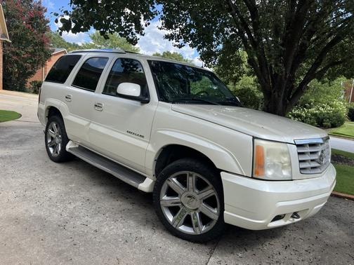 White 2002 Cadillac Escalade Base