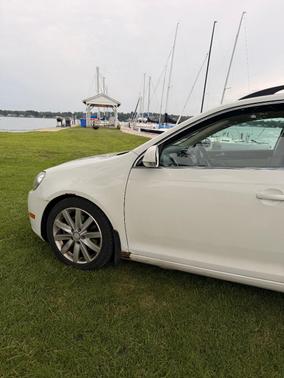 White 2011 Volkswagen Jetta SportWagen TDI