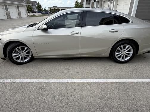 Gold 2016 Chevrolet Malibu 1LT
