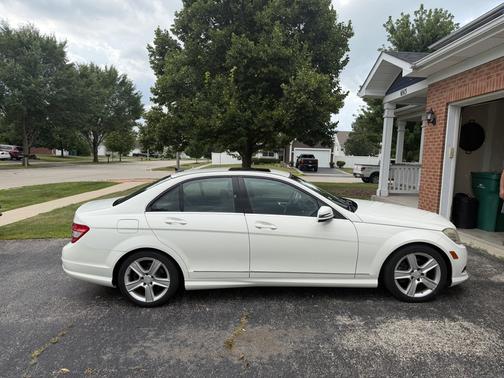 White 2010 Mercedes-Benz C-Class C 300