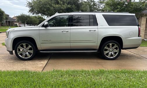 Silver 2015 GMC Yukon XL 1500 SLT