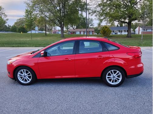 Red 2016 Ford Focus SE