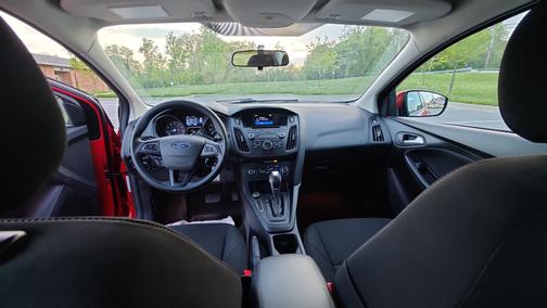 Red 2016 Ford Focus SE