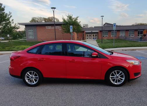 Red 2016 Ford Focus SE