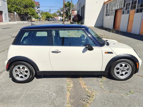 2005 MINI Cooper Base