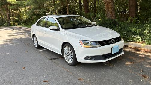 White 2012 Volkswagen Jetta SEL