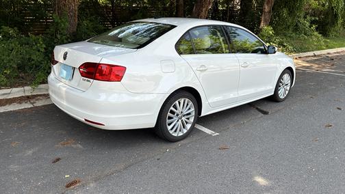 White 2012 Volkswagen Jetta SEL