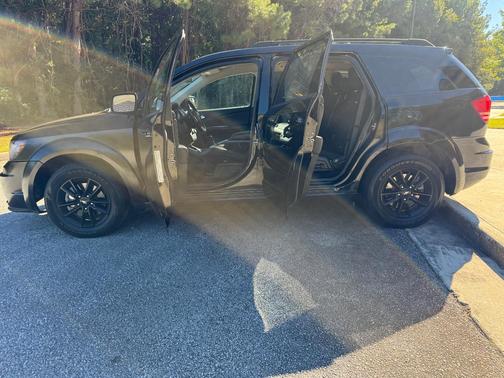 Black 2020 Dodge Journey SE Value Edition