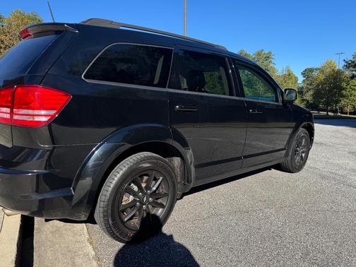 Black 2020 Dodge Journey SE Value Edition