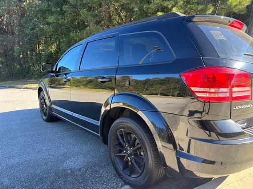 Black 2020 Dodge Journey SE Value Edition