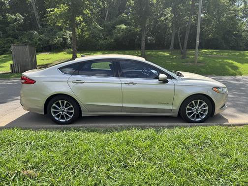 2017 Ford Fusion Hybrid SE